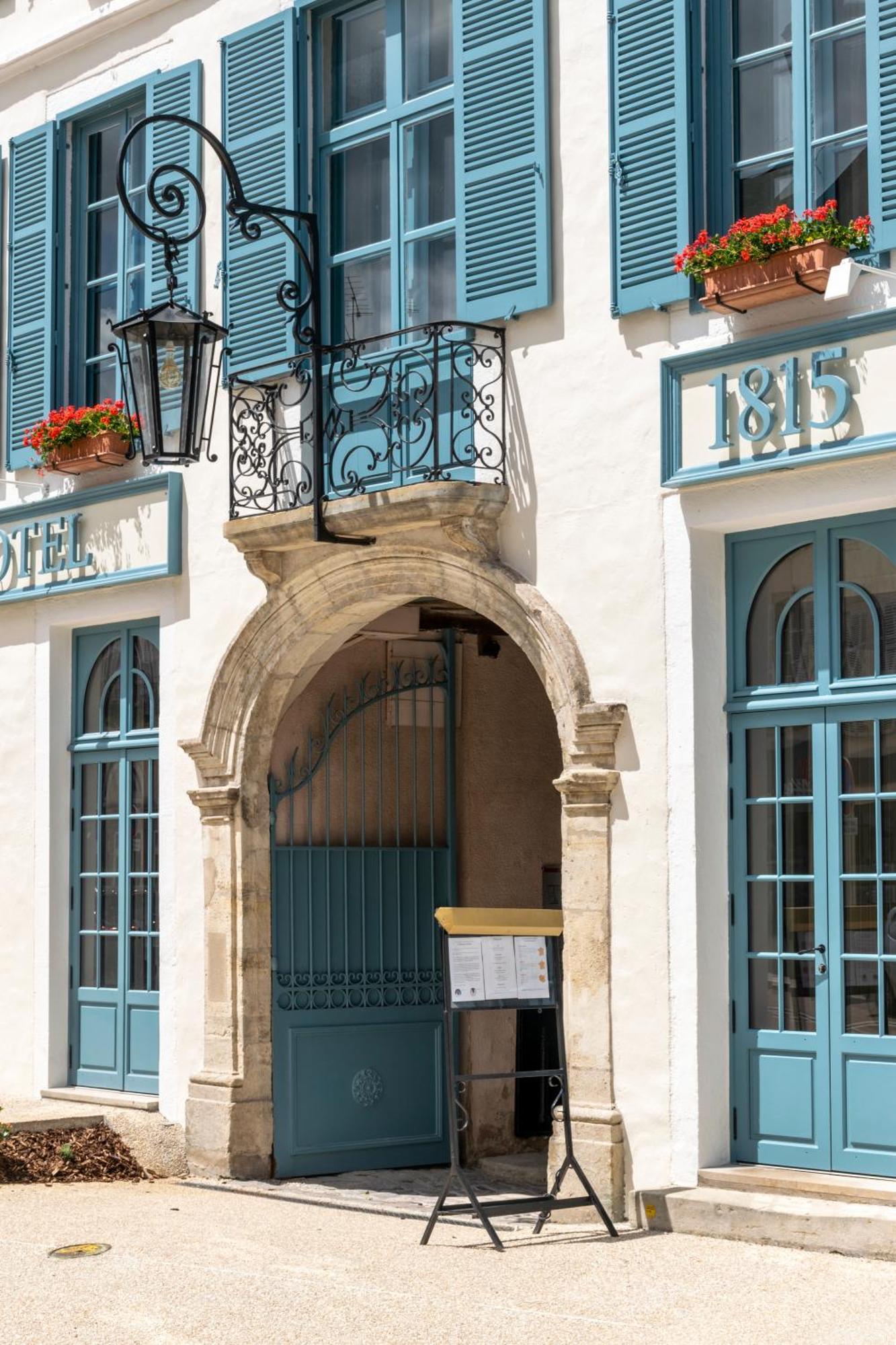 Hotel De La Poste Avallon Exterior foto